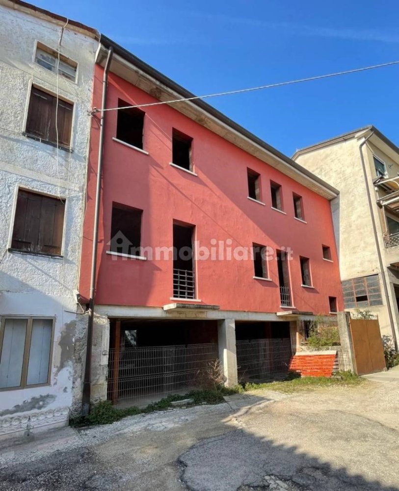 3 bedrooms House in Piovene Rocchette, Italy No. 129153