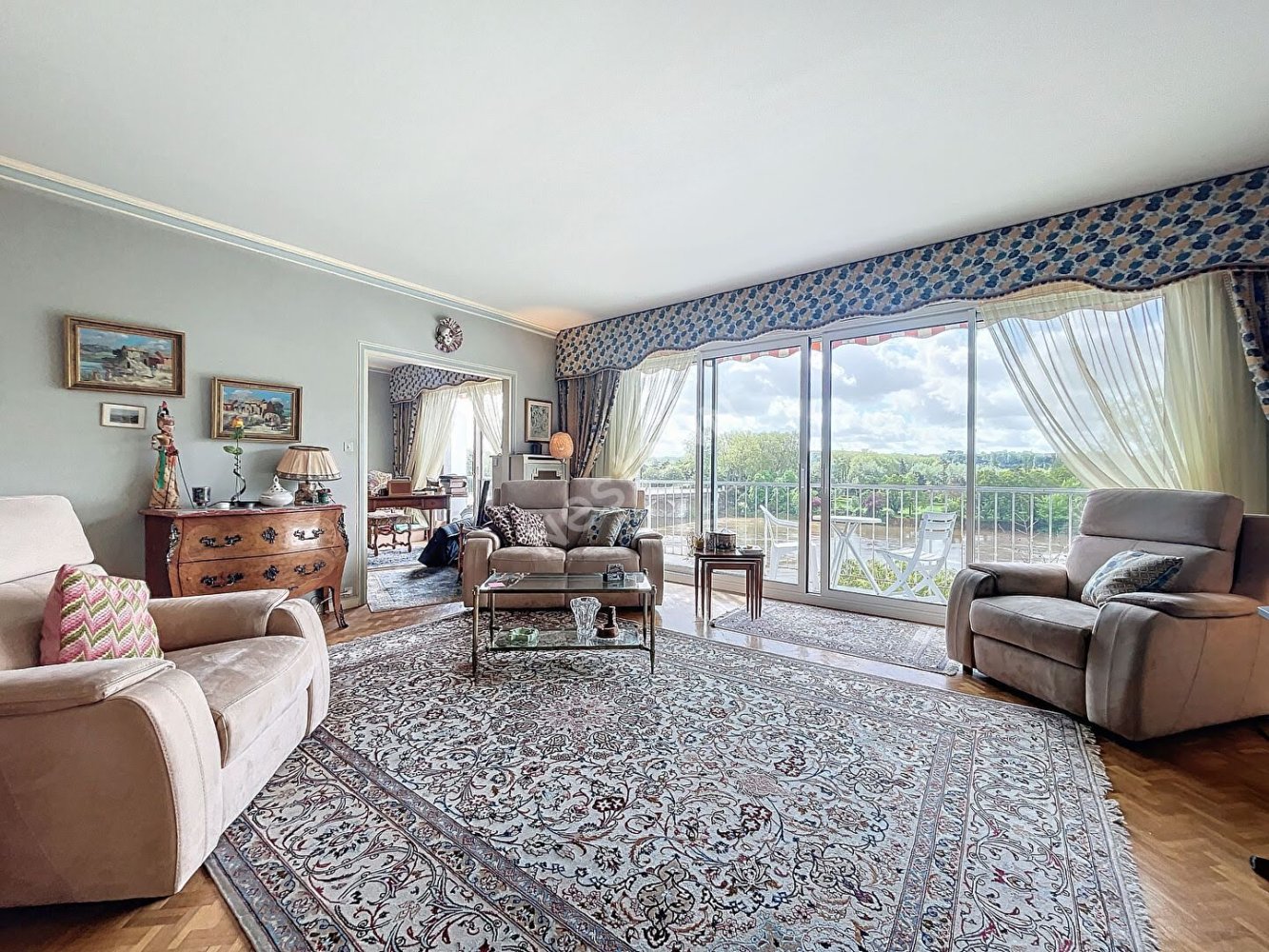 5 bedrooms Apartment in Tours, France No. 65667