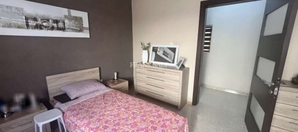 3 bedrooms Apartment in Fgura, Malta No. 8189 5