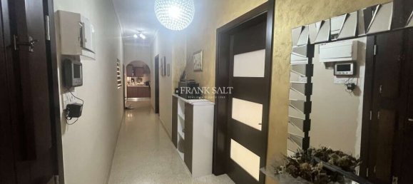 3 bedrooms Apartment in Fgura, Malta No. 8189 13