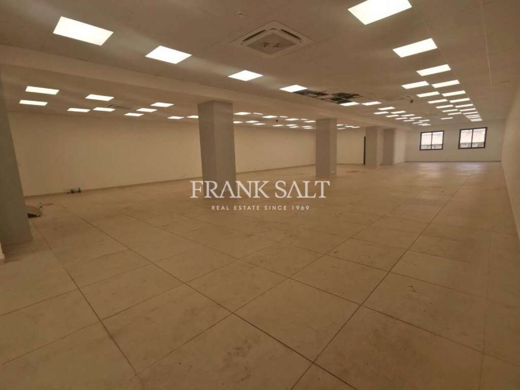 Oficina en Fgura, Malta 420 m² No. 13048