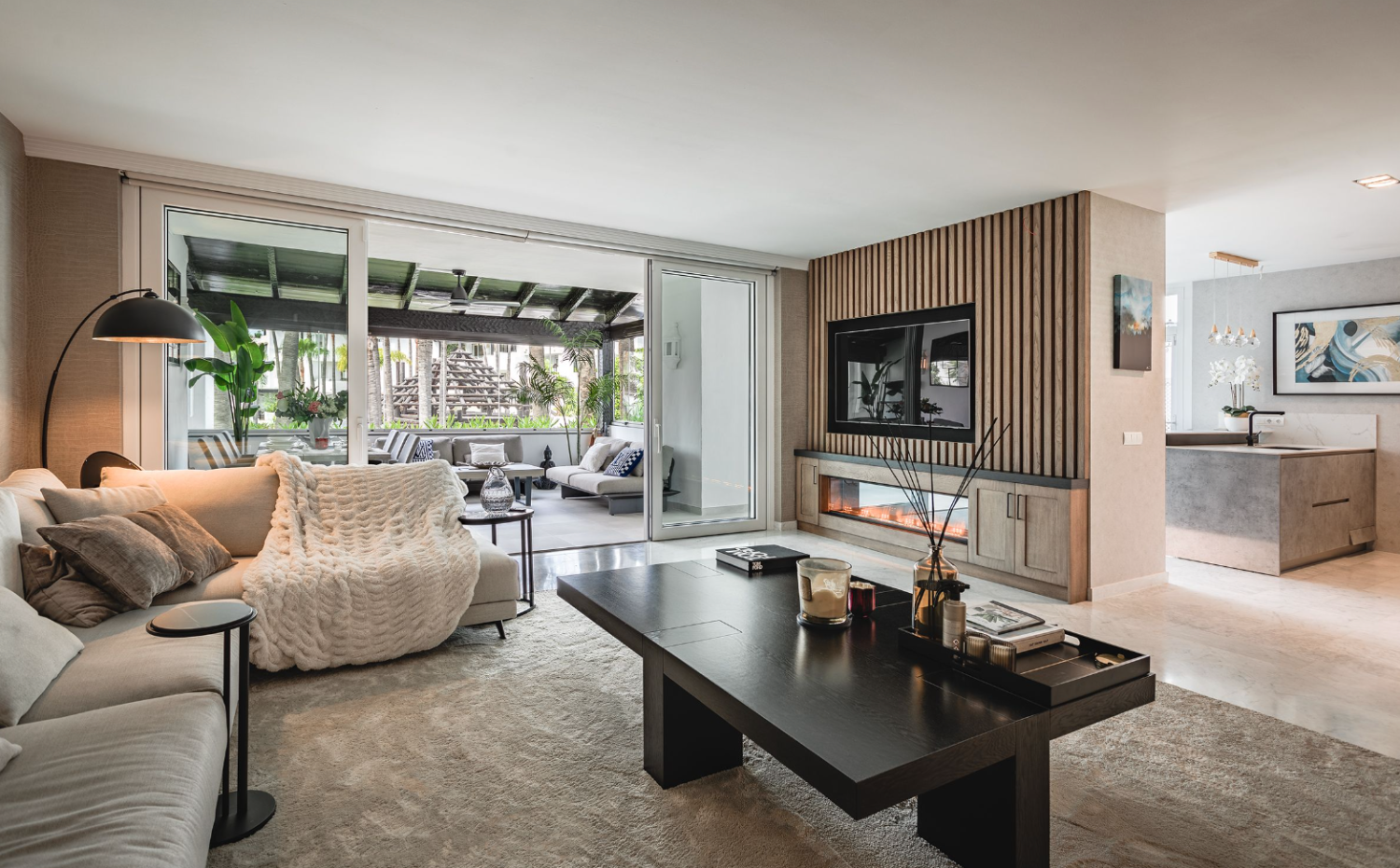 Apartamento de 3 dormitorios en Marbella, Spain No. 70998