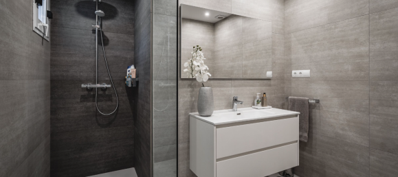 Apartamento de 3 dormitorios en Marbella, Spain No. 70998 14