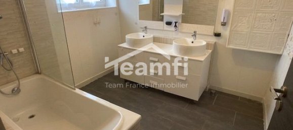 4 Schlafzimmer Haus in Civray, France, Nr. 233402 21