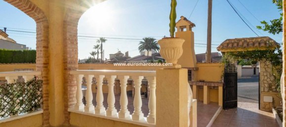 5 bedrooms Villa in Alicante, Spain No. 92286 11