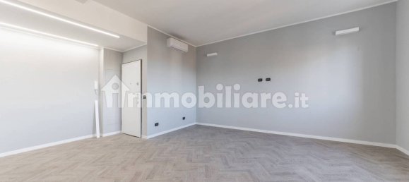 2 bedrooms Apartment in Milan, Italy No. 259570 3