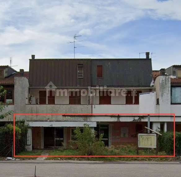1 room Commercial property in Comacchio, Italy No. 285717