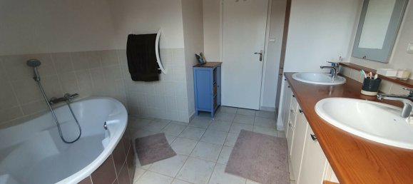 5 Schlafzimmer Haus in Saint-Berthevin, France, Nr. 359199 8