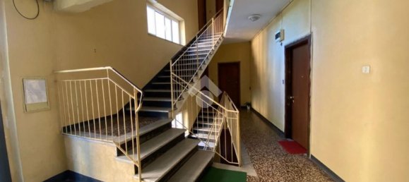 3 rooms Apartment in Genoa, Italy No. 176823 3