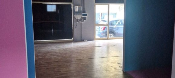 70m² Commercial property in Roseto degli Abruzzi, Italy No. 289912 6