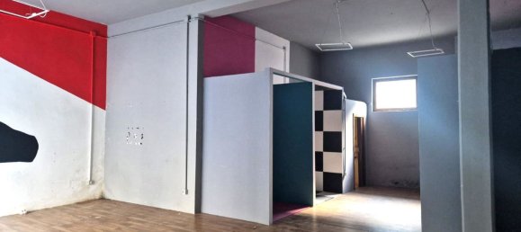 70m² Commercial property in Roseto degli Abruzzi, Italy No. 289912 3