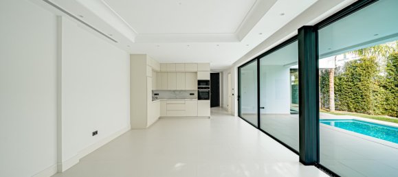 4 bedrooms Villa in Marbella, Spain No. 16139 13