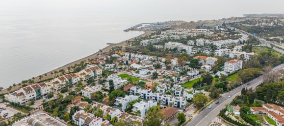 4 bedrooms Villa in Marbella, Spain No. 16139 3