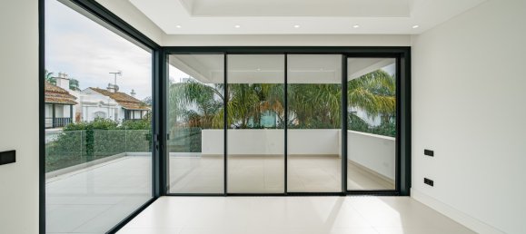 4 bedrooms Villa in Marbella, Spain No. 16139 26