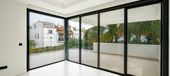 4 bedrooms Villa in Marbella, Spain No. 16139 25
