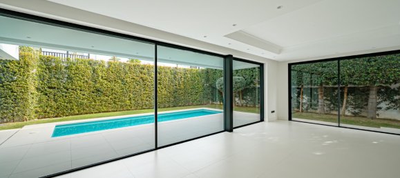 4 bedrooms Villa in Marbella, Spain No. 16139 12