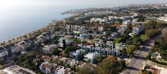 4 bedrooms Villa in Marbella, Spain No. 16139 9