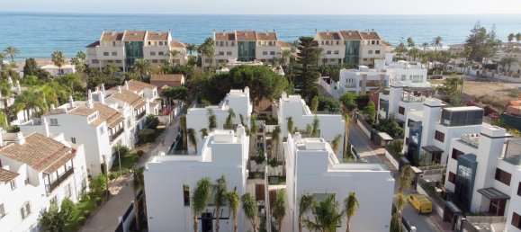 4 bedrooms Villa in Marbella, Spain No. 16139 2