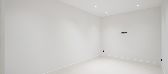 4 bedrooms Villa in Marbella, Spain No. 16139 16