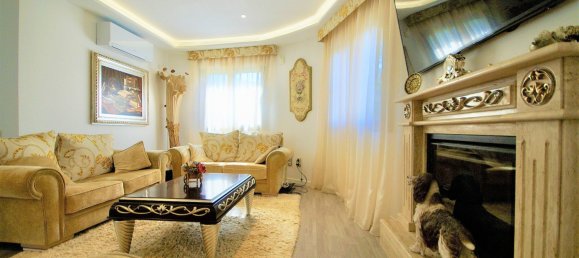 4 bedrooms Villa in La Zenia, Spain No. 1057 7