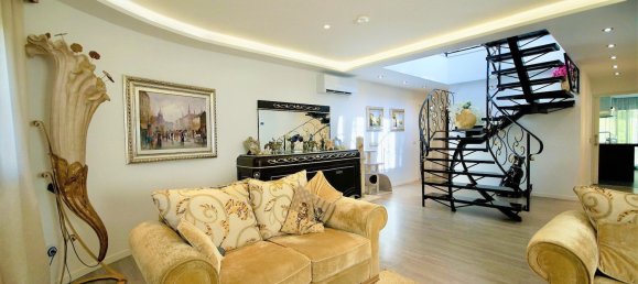 4 bedrooms Villa in La Zenia, Spain No. 1057 8