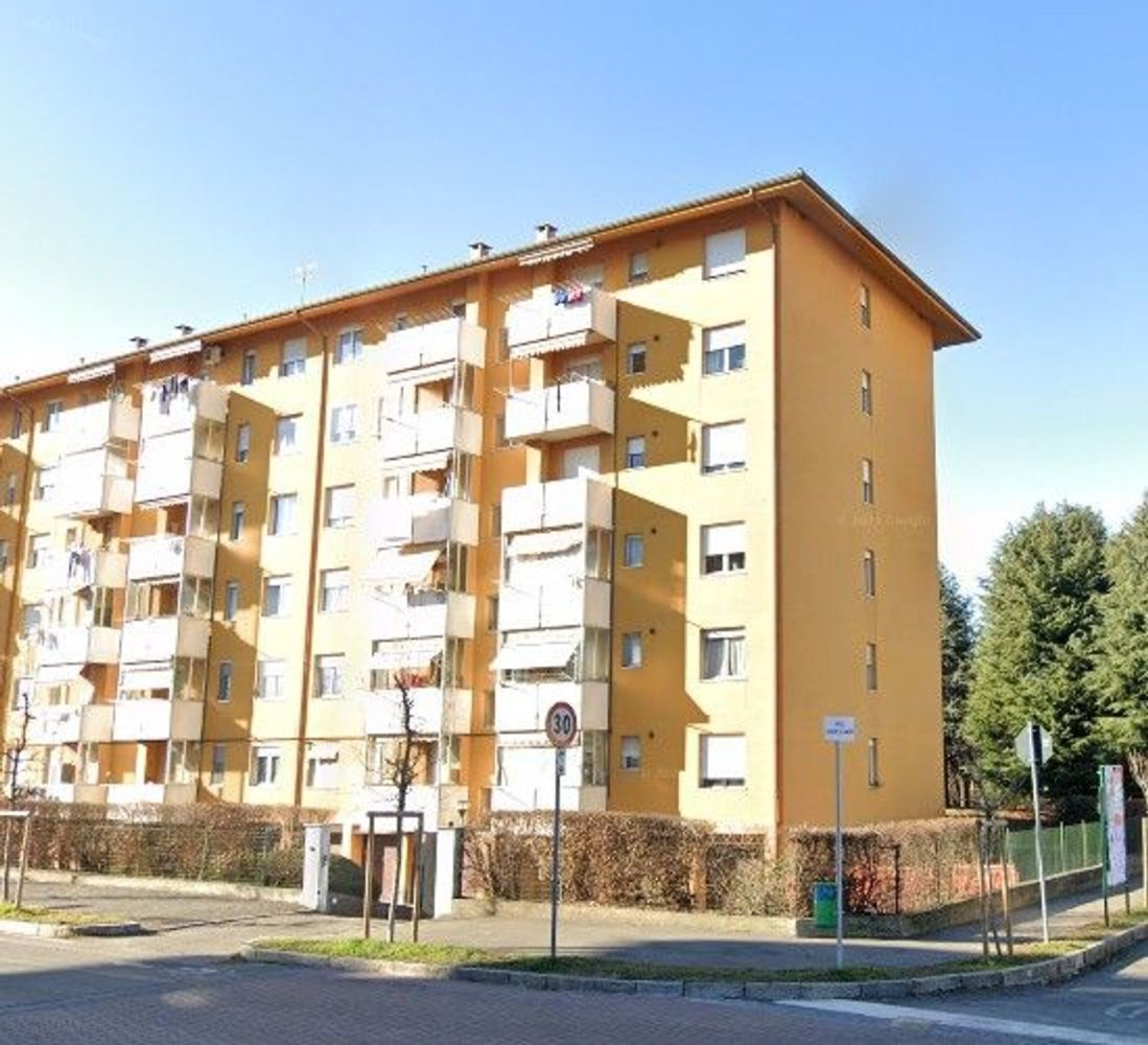 4 rooms Apartment in Rivoli, Italy No. 10056