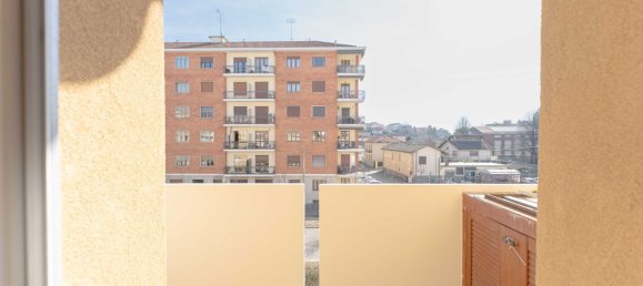 4 rooms Apartment in Rivoli, Italy No. 10056 2