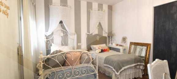 5 rooms House in Calcinaia, Italy No. 19968 16