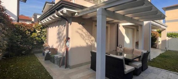 4 bedrooms Villa in Montignoso, Italy No. 39086 2