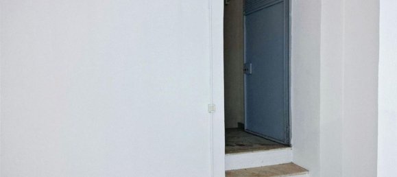 Gewerbliche Immobilie in Pozzuoli, Italy 113m², Nr. 370802 5