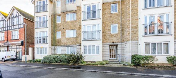 Apartment in Bognor Regis, United Kingdom No. 2404 3