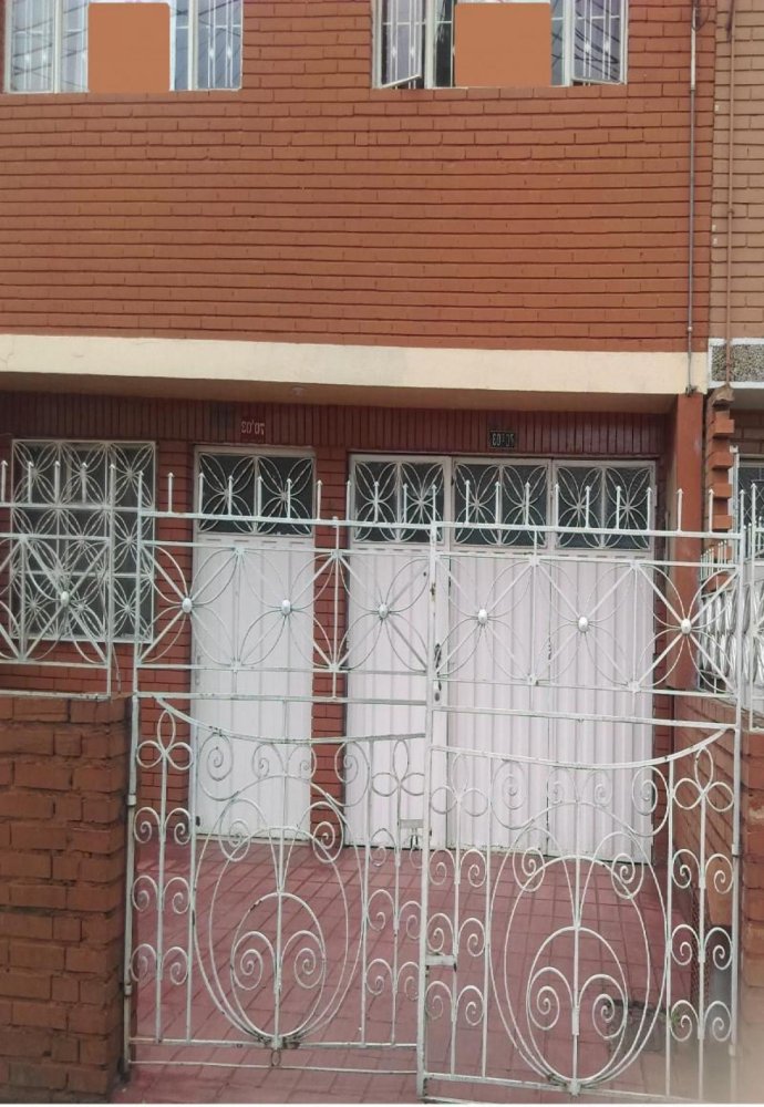 Дом с 4 спальнями в Богота, Колумбия № 12537