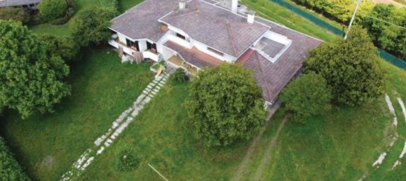 7 rooms Apartment in Resana, Italy No. 212981 7