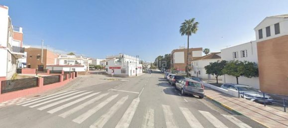 3 bedrooms House in Los Barrios, Spain No. 140536 2