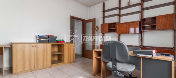 Квартира с 3 комнатами в Лимбьяте, Италия № 275879 4