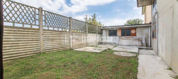 Квартира с 3 комнатами в Лимбьяте, Италия № 275879 11