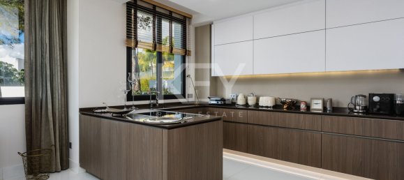 Dúplex de 4 dormitorios en Marbella, Spain No. 129001 22