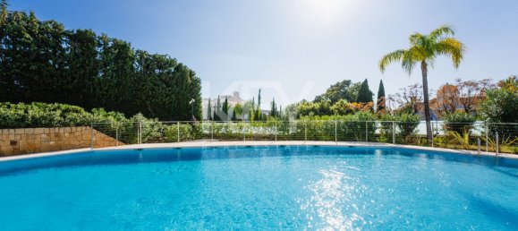 Dúplex de 4 dormitorios en Marbella, Spain No. 129001 2