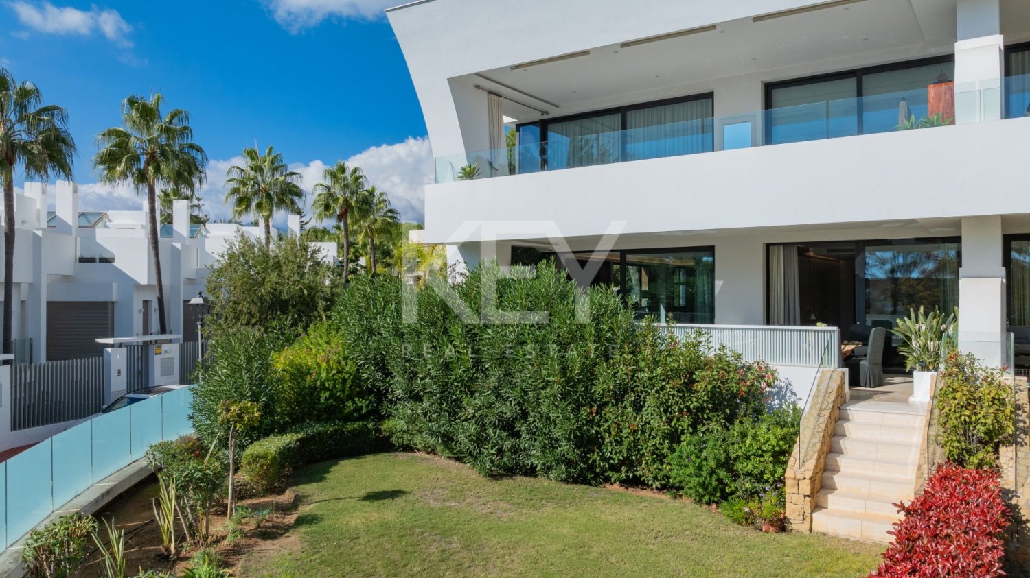 Dúplex de 4 dormitorios en Marbella, Spain No. 129001