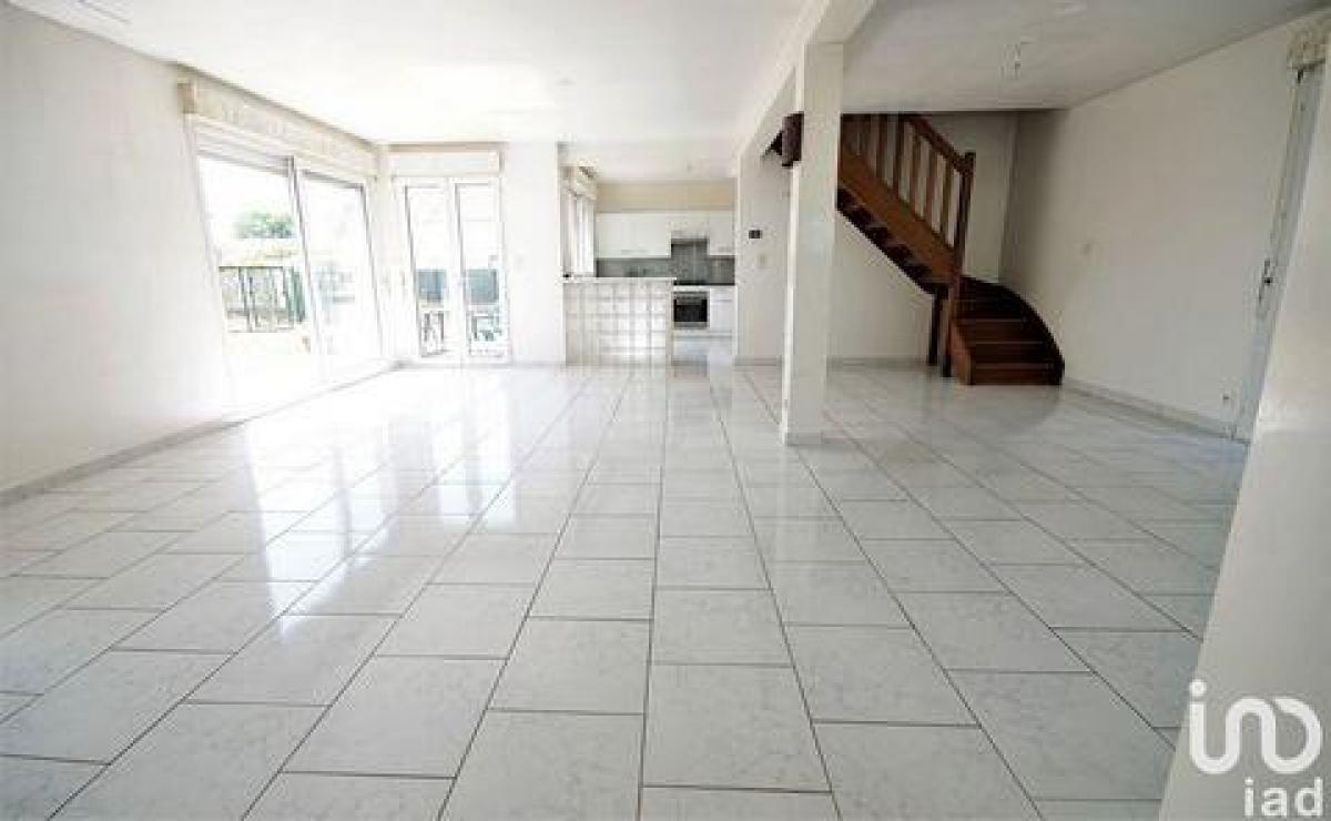 3 bedrooms House in Troyes, France No. 29135