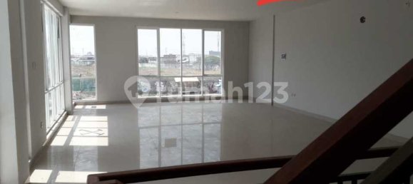 232m² Shop in Cengkareng, Indonesia No. 2652 2