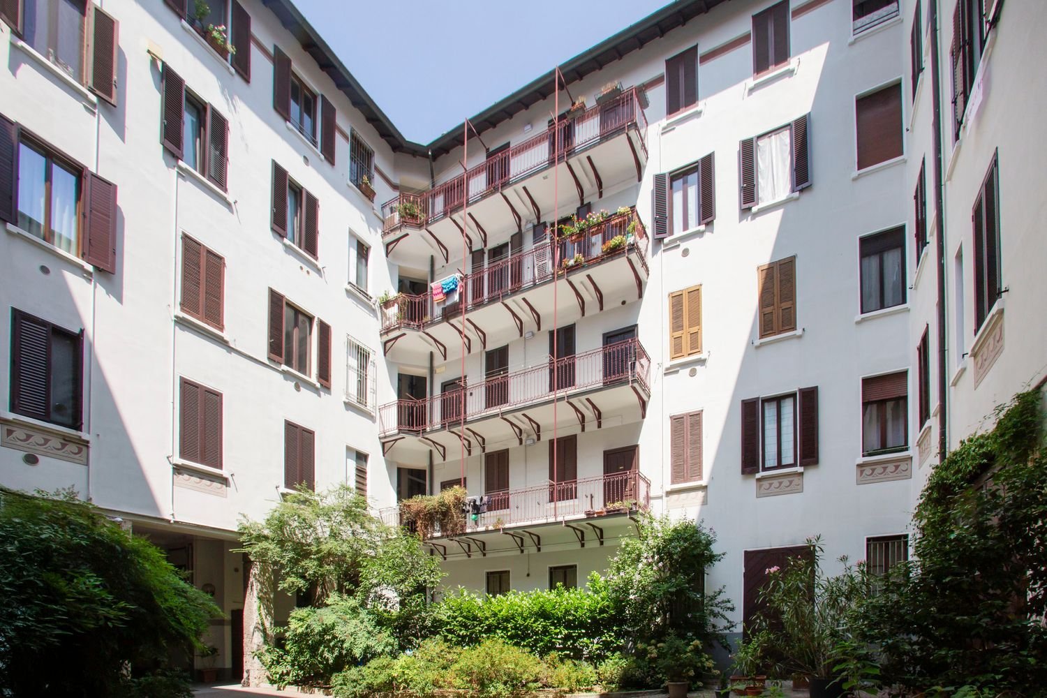 3 rooms Apartment in Milan, Italy No. 336893