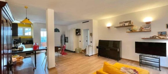 Apartamento de 3 habitaciónes en Modena, Italy No. 36266 3