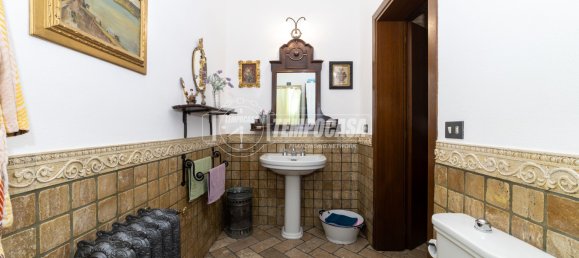 4 bedrooms House in Osio Sopra, Italy No. 123358 8