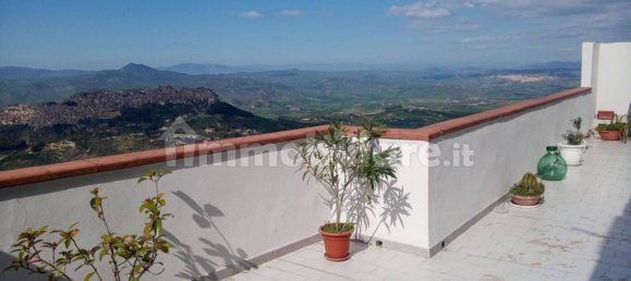 2 Schlafzimmer Wohnung in Enna, Italy, Nr. 252498 5