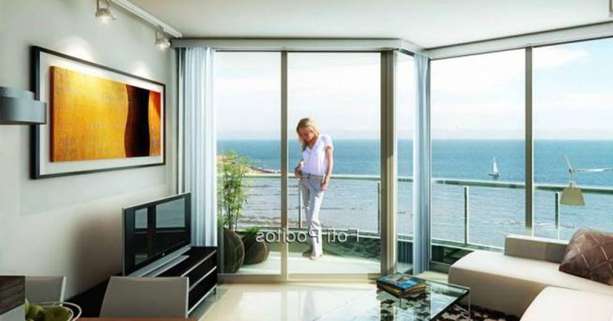 3 bedrooms Apartment in Montevideo, Uruguay No. 2440