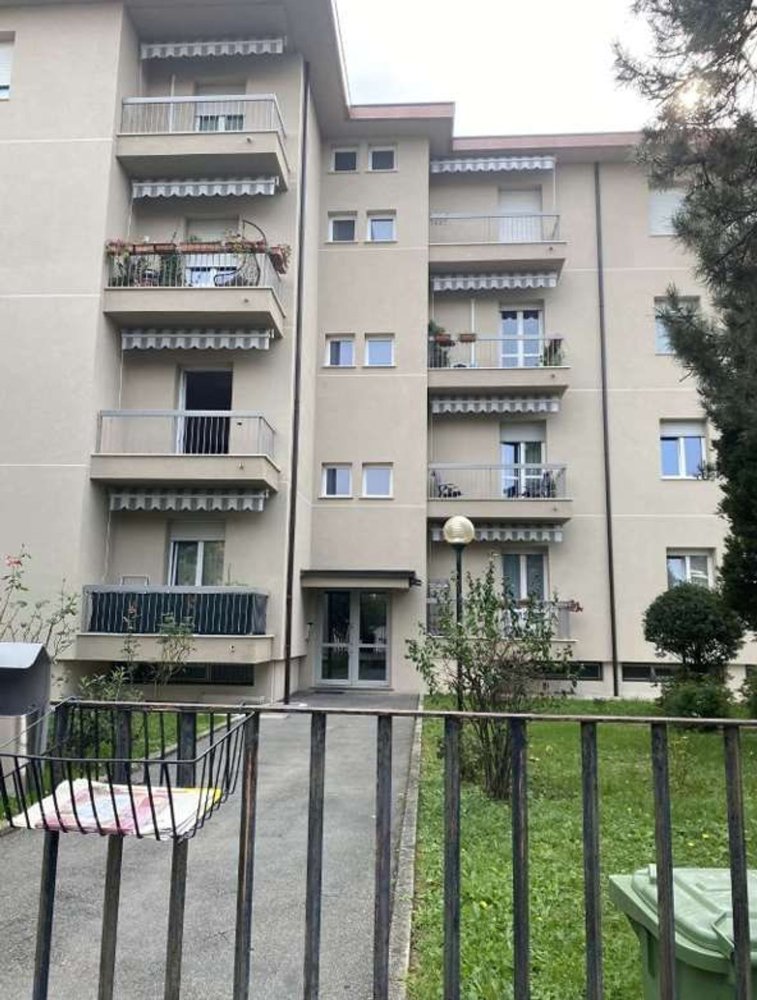 Apartamento de 3 divisões em Verano Brianza, Italy N.º 2763