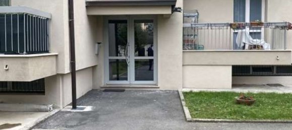 Apartamento de 3 divisões em Verano Brianza, Italy N.º 2763 3