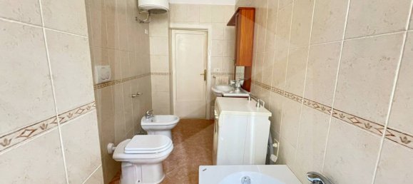 Apartamento de 3 divisões em Bari, Italy N.º 33864 10
