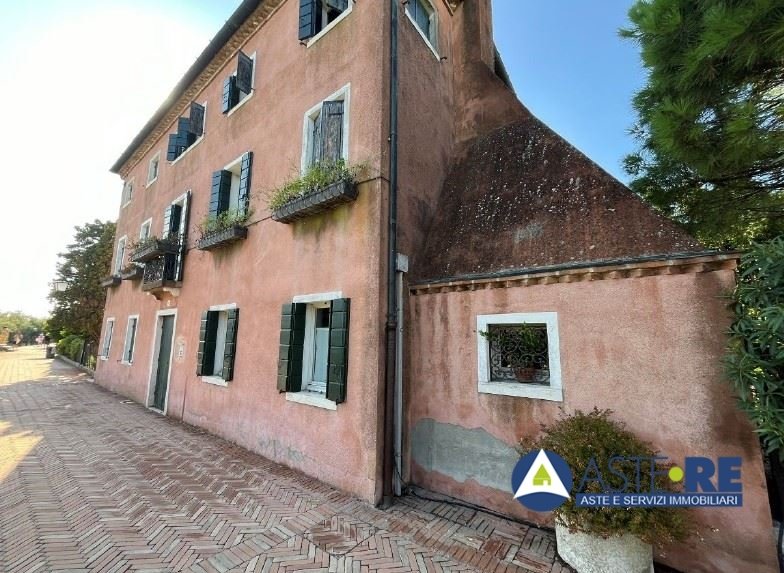 8 bedrooms Apartment in Venice, Italy No. 367353